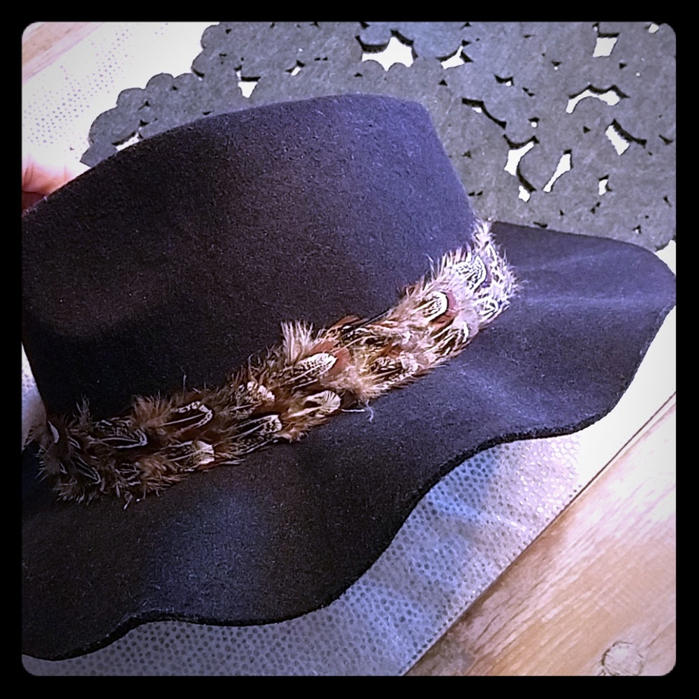 Floppy hat